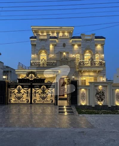 10 MarlaFacing ParkSpanish-Style Luxury Villa For Sale In Central Park Housing scheme
