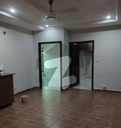 In E-11 1400 Square Feet Flat For sale