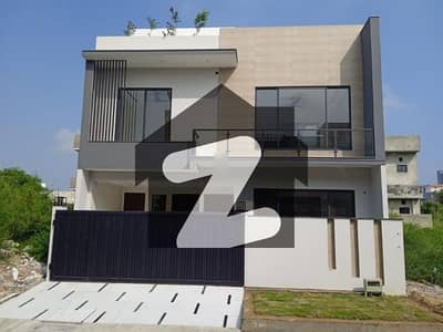 بی ۔ 17 اسلام آباد میں 4 کمروں کا 8 مرلہ مکان 3.9 کروڑ میں برائے فروخت۔