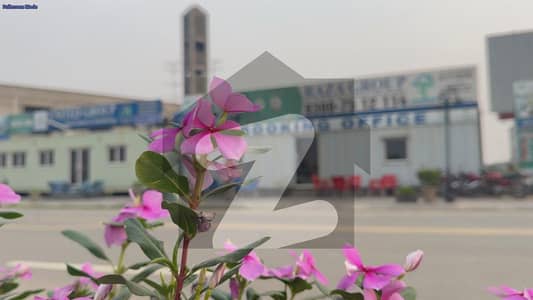 The Most Hottest Location Back To UCP Uni Near To Shoukat Khanam Hos. Nearest To Emporium Mall