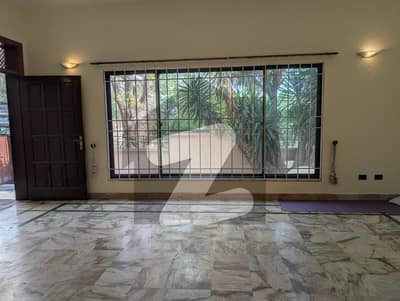 F-11 DOUBLE STOREY HOUSE FOR RENT EXCELLENT 1 KANAL DOUBLE STORY HOUSE ALONG WITH BASEMENT PROPER AND MODERN FITTINGS, MARBLE FLOORING 5 BEDROOMS, 5 ATTACHED BATHROOMS