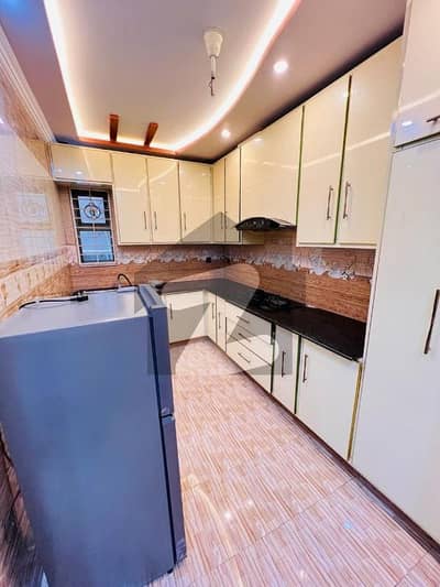 بحریہ ٹاؤن فیز 8 بحریہ ٹاؤن راولپنڈی,راولپنڈی میں 4 کمروں کا 10 مرلہ مکان 3.3 کروڑ میں برائے فروخت۔