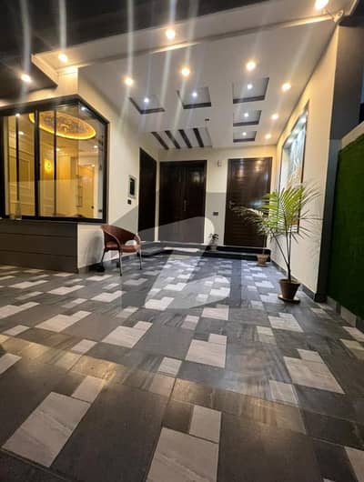 پارک ویو سٹی ۔ ٹوپز بلاک پارک ویو سٹی,لاہور میں 4 کمروں کا 5 مرلہ مکان 2.3 کروڑ میں برائے فروخت۔