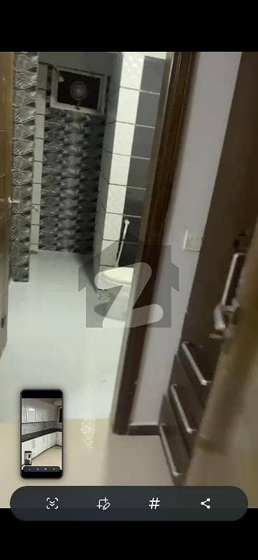 شہید ملت روڈ کراچی میں 3 کمروں کا 8 مرلہ فلیٹ 1.75 لاکھ میں کرایہ پر دستیاب ہے۔