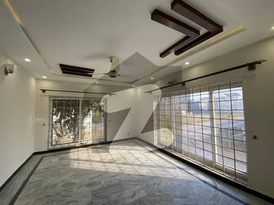 Rawalpindi bahria town phase8 1 kanal brand new house available for rent