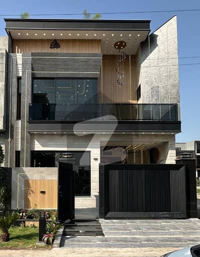 پارک ویو سٹی ۔ ایگزیکٹو بلاک پارک ویو سٹی,لاہور میں 4 کمروں کا 5 مرلہ مکان 2.4 کروڑ میں برائے فروخت۔ پارک ویو سٹی ۔ ایگزیکٹو بلاک پارک ویو سٹی,لاہور میں 4 کمروں کا 5 مرلہ مکان 2.4 کروڑ میں برائے فروخت۔