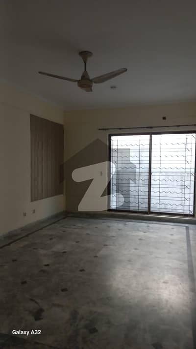 واپڈا ٹاؤن فیز 1 - بلاک ایچ2 واپڈا ٹاؤن فیز 1,واپڈا ٹاؤن,لاہور میں 5 کمروں کا 1 کنال مکان 2.25 لاکھ میں کرایہ پر دستیاب ہے۔