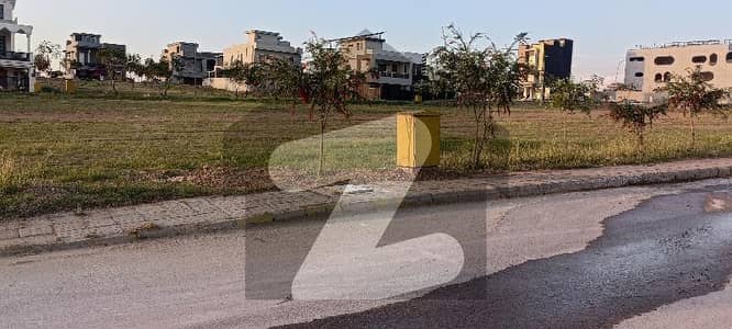 بحریہ ٹاؤن فیز 7 بحریہ ٹاؤن راولپنڈی,راولپنڈی میں 10 مرلہ رہائشی پلاٹ 1.35 کروڑ میں برائے فروخت۔