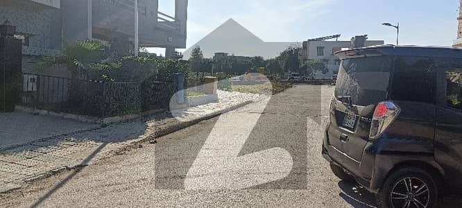 بحریہ ٹاؤن فیز 7 بحریہ ٹاؤن راولپنڈی,راولپنڈی میں 12 مرلہ رہائشی پلاٹ 1.8 کروڑ میں برائے فروخت۔