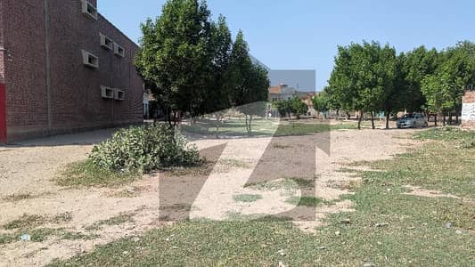 1 Kanal Park Facing Plot for Sale Near Mukhtar A Sheikh Hospital Prime Location Farrukh Town, Multan