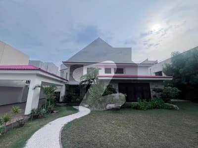 ڈی ایچ اے فیز 6 ڈی ایچ اے ڈیفینس,کراچی میں 6 کمروں کا 2 کنال مکان 9.0 لاکھ میں کرایہ پر دستیاب ہے۔