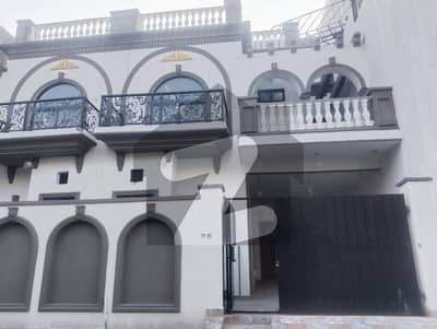 جوہر ٹاؤن فیز 1 جوہر ٹاؤن,لاہور میں 5 کمروں کا 7 مرلہ مکان 3.5 کروڑ میں برائے فروخت۔