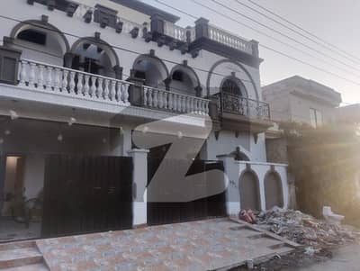 پی آئی اے ہاؤسنگ سکیم لاہور میں 5 کمروں کا 4 مرلہ مکان 2.5 کروڑ میں برائے فروخت۔