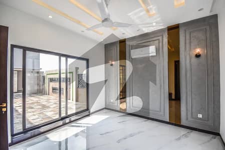 ڈی ایچ اے فیز 7 ڈیفنس (ڈی ایچ اے),لاہور میں 6 کمروں کا 1 کنال مکان 10.49 کروڑ میں برائے فروخت۔