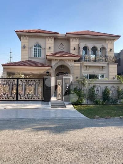 20 MARLA ELEGANT AND FULLY MAINTAINED SUPER HOT LOCATED BUNGALOW IS AVAILABLE IN THE BEST BLOCK OF DHA LAHORE.