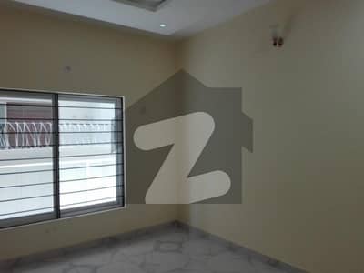 Prime Location 5 Marla Spacious Lower Portion Available In Gulraiz Housing Society Phase 2 For rent