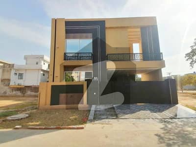 نیسپاک ہاؤسنگ سوسائٹی فیز 3 - بلاک اے نیسپاک سکیم فیز 3,ڈیفینس روڈ,لاہور میں 6 کمروں کا 10 مرلہ مکان 3.9 کروڑ میں برائے فروخت۔