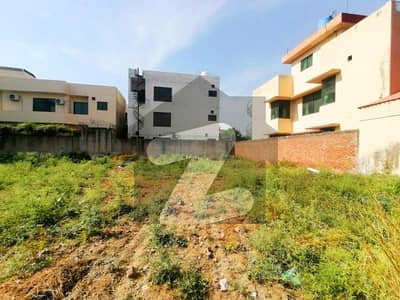 1-Kanal Ideal Dream Location For Builders And Genuine Buyer Near Park Mosque Market Plot For Sale