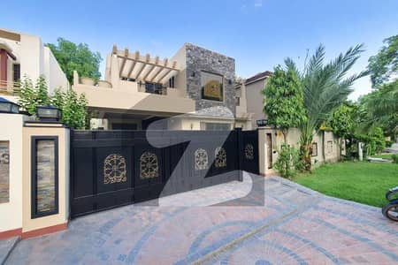 ڈی ایچ اے فیز 5 - بلاک ای فیز 5,ڈیفنس (ڈی ایچ اے),لاہور میں 5 کمروں کا 1 کنال مکان 2.85 لاکھ میں کرایہ پر دستیاب ہے۔