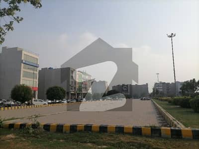 ڈی ایچ اے فیز 6 - سی سی 2 بلاک ڈی ایچ اے فیز 6,ڈیفنس (ڈی ایچ اے),لاہور میں 8 مرلہ کمرشل پلاٹ 9.0 کروڑ میں برائے فروخت۔