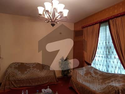 1 KANAL SLIGHTLY USED UPPER PORTION IS AVAILABLE FOR RENT ON TOP LOCATION OF WAPDA TOWN LAHORE