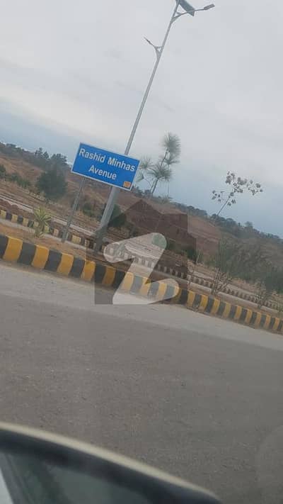 Hot Deal! 1 Kanal Corner Possessionable Plot Available in DHA Phase 6 (Sector B3) Excellent location with strong investment potential.