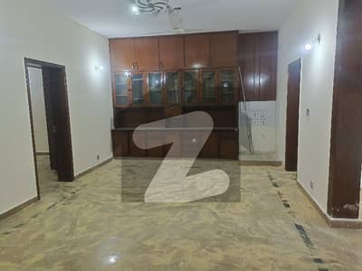 فیصل ٹاؤن ۔ بلاک بی فیصل ٹاؤن,لاہور میں 4 کمروں کا 10 مرلہ مکان 1.6 لاکھ میں کرایہ پر دستیاب ہے۔