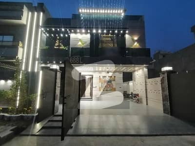 A Centrally Located House Is Available For sale In Lahore