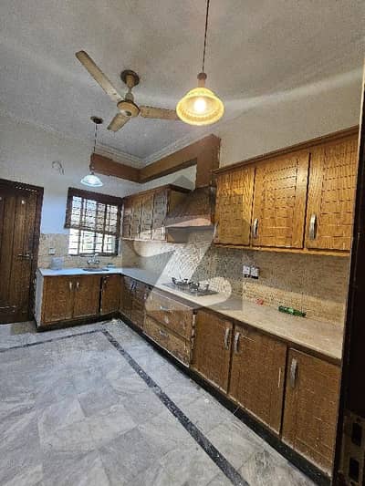 ای ۔ 11 اسلام آباد میں 2 کمروں کا 8 مرلہ زیریں پورشن 75.0 ہزار میں کرایہ پر دستیاب ہے۔