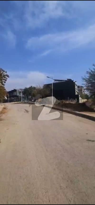 بحریہ ٹاؤن فیز 8 ۔ بلاک آئی بحریہ ٹاؤن فیز 8,بحریہ ٹاؤن راولپنڈی,راولپنڈی میں 10 مرلہ رہائشی پلاٹ 1.05 کروڑ میں برائے فروخت۔