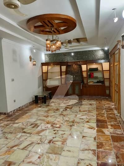 آئی ۔ 8/2 آئی ۔ 8,اسلام آباد میں 6 کمروں کا 14 مرلہ مکان 4.5 لاکھ میں کرایہ پر دستیاب ہے۔