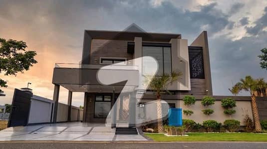 ڈی ایچ اے فیز 7 - بلاک ڈبلیو فیز 7,ڈیفنس (ڈی ایچ اے),لاہور میں 5 کمروں کا 1 کنال مکان 9.5 کروڑ میں برائے فروخت۔