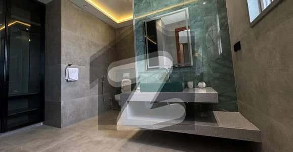 ڈی ایچ اے فیز 8 - بلاک ٹی فیز 8,ڈیفنس (ڈی ایچ اے),لاہور میں 6 کمروں کا 2 کنال مکان 25.0 کروڑ میں برائے فروخت۔