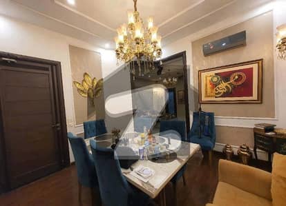 ڈی ایچ اے فیز 5 ڈیفنس (ڈی ایچ اے),لاہور میں 4 کمروں کا 7 مرلہ مکان 4.98 کروڑ میں برائے فروخت۔