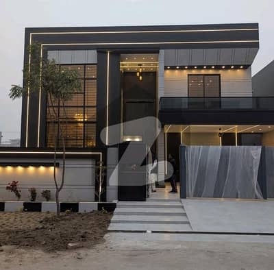 آئی ای پی انجینئرز ٹاؤن لاہور میں 6 کمروں کا 1 کنال مکان 6.5 کروڑ میں برائے فروخت۔