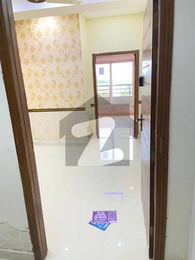 گلبرگ بزنس پارک گلبرگ,اسلام آباد میں 1 کمرے کا 2 مرلہ فلیٹ 42.0 ہزار میں کرایہ پر دستیاب ہے۔