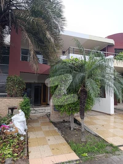 بحریہ ٹاؤن سفاری ولاز بحریہ ٹاؤن سیکٹر B,بحریہ ٹاؤن,لاہور میں 3 کمروں کا 8 مرلہ مکان 2.4 کروڑ میں برائے فروخت۔