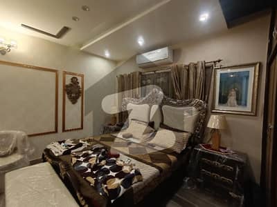 جوہر ٹاؤن فیز 1 جوہر ٹاؤن,لاہور میں 5 کمروں کا 1 کنال مکان 5.9 کروڑ میں برائے فروخت۔