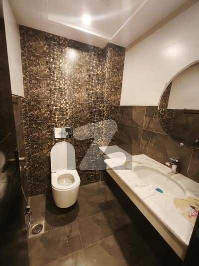 LUXURY APARTMENT AVAILABLE FOR RENT ON PRIME LOCATION FACING PARK VIEW