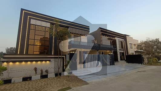 کالج روڈ لاہور میں 6 کمروں کا 1 کنال مکان 6.5 کروڑ میں برائے فروخت۔