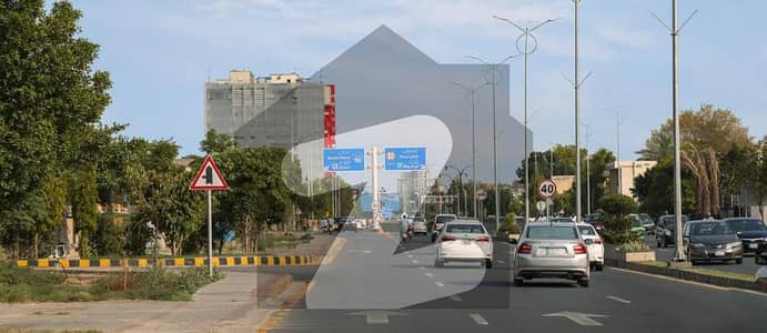 ڈی ایچ اے فیز 2 - بلاک کیو فیز 2,ڈیفنس (ڈی ایچ اے),لاہور میں 6 مرلہ کمرشل پلاٹ 4.4 کروڑ میں برائے فروخت۔