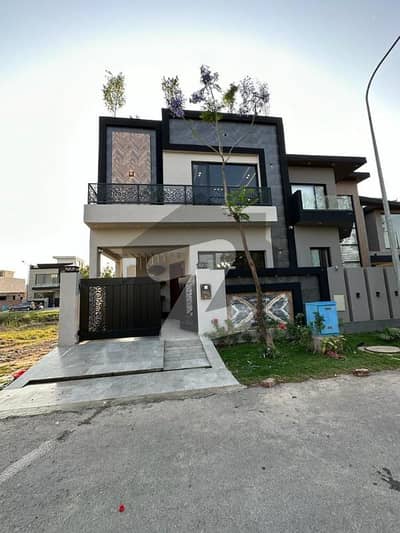 7 MARLA ELEGANT AND FULLY MAINTAINED SUPER HOT LOCATED BUNGALOW IS AVAILABLE IN THE BEST BLOCK OF DHA LAHORE.