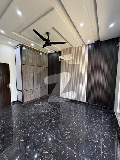 سٹی ہاؤسنگ سوسائٹی ۔ بلاک جی سٹی ہاؤسنگ سوسائٹی,سیالکوٹ میں 5 کمروں کا 10 مرلہ مکان 95.0 ہزار میں کرایہ پر دستیاب ہے۔