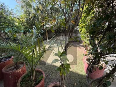 ایف ۔ 7 اسلام آباد میں 3 کمروں کا 1 کنال مکان 4.5 لاکھ میں کرایہ پر دستیاب ہے۔