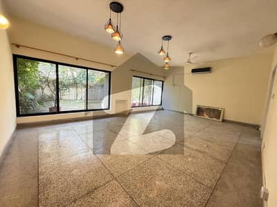 ایف ۔ 7 اسلام آباد میں 3 کمروں کا 1 کنال مکان 4.5 لاکھ میں کرایہ پر دستیاب ہے۔