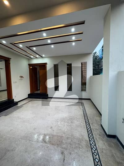 جی ۔ 11/3 جی ۔ 11,اسلام آباد میں 3 کمروں کا 5 مرلہ فلیٹ 3.2 کروڑ میں برائے فروخت۔