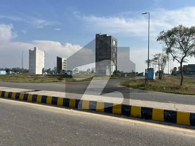 8 Marla With Wide Parking | Broadway | Remarkable Location Plot