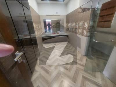 1 KANAL OWNER BUILD & HOT LOCATION HOUSE AVAILABLE FOR SALE