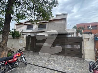 ڈی ایچ اے فیز 1 ڈیفنس (ڈی ایچ اے),لاہور میں 5 کمروں کا 1 کنال مکان 4.9 لاکھ میں کرایہ پر دستیاب ہے۔