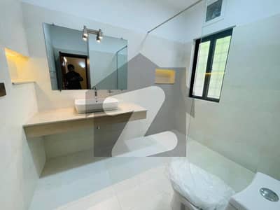 جی ۔ 6 اسلام آباد میں 5 کمروں کا 4 کنال مکان 10.0 لاکھ میں کرایہ پر دستیاب ہے۔